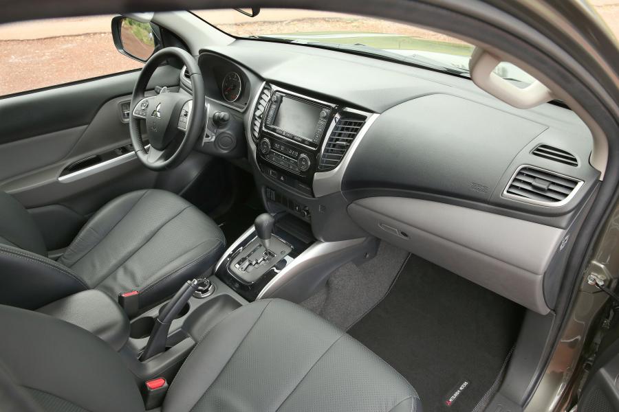  Mitsubishi L200 Double Cab 2015 года  (фото 26 из 29)